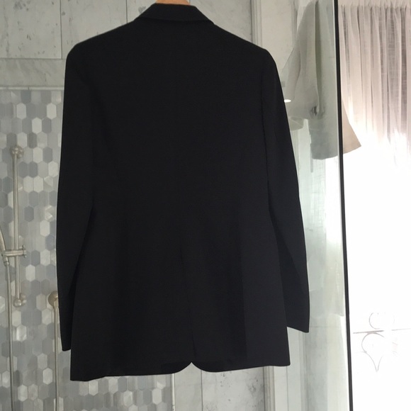 A jacket - Picture 2 of 4